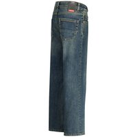 Jeans de mezclilla azul con diseño de pierna recta, cinco bolsillos y una etiqueta de tela en la parte posterior de la cinturilla. La textura desgastada añade detalle.