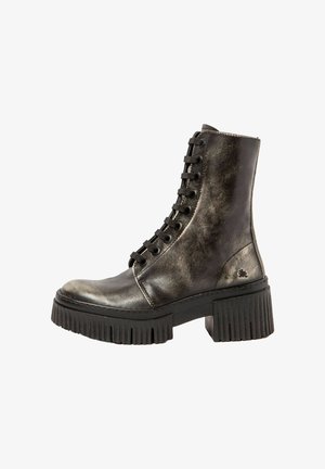 Schwarze Leder- Schnürstiefelette mit robustem Sohlen und Blockabsatz, mit einem dezenten Logo nahe dem Absatz.