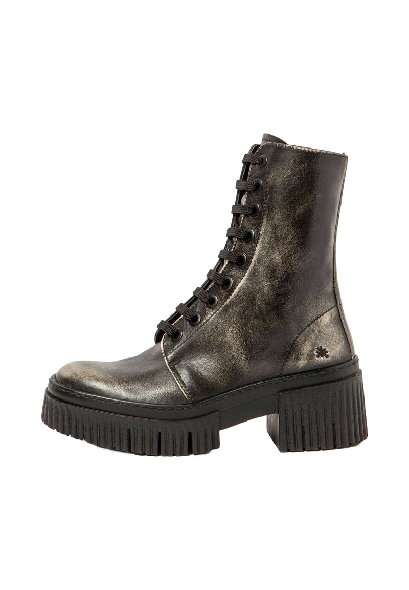 Bottines lacées en cuir noir avec semelle épaisse et talon block, présentant un logo discret près du talon.