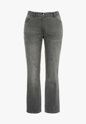 Graue Jeans-Hosen mit einem ausgestellten Bein-Design, das ein dezentes Verblassen aufweist, elastischem Bund und vorderen Taschen. Knopfdetail am Bund.