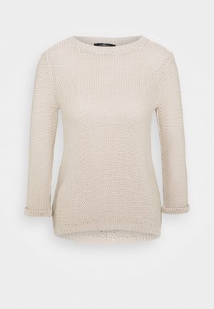 Pull beige en tricot à manches longues, col rond, avec poignets et ourlet côtelés, présenté sur un fond blanc uni.