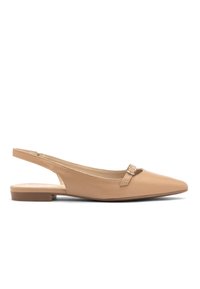Beige, synteettiset slingback-loafers, joissa on kärjellinen muoto, pieni sivu-solki ja matala, sileä pohja. Yksinkertainen ja minimalistinen muotoilu.