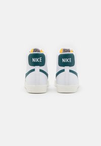 Nike Sportswear BLAZER '77 UNISEX - Sapatilhas de cano alto - white/dark teal green/sail/white/black/team orange