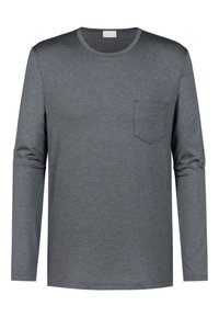 Szara koszulka z długim rękawem, wykonana z miękkiego materiału. Posiada okrągły dekolt oraz kieszeń na lewej piersi. Gładka tekstura i prosty design.