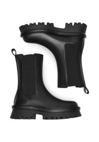 Czarne skórzane botki za kostkę z elastycznymi panelami po bokach, masywnymi podeszwami i pętlami do zakładania. Charakteryzują się gładką fakturą i wytrzymałym bieżnikiem zapewniającym przyczepność.