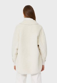 Stradivarius Zimní kabát - white