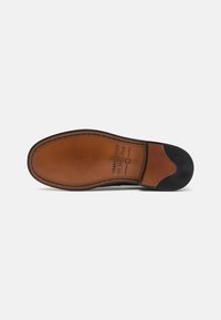 Clarks CRAFTJAMES LO - Sapatos slip-on elegantes - black
