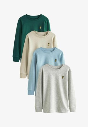 Quatre sweat-shirts à manches longues en vert, beige, bleu clair et gris. Texture douce avec des encolures rondes et de petits accents de logo sur chacun.