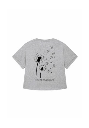 T-shirt grigio a maniche corte con stampa di dente di leone nera e la frase "noi saremo effimeri" sul retro. Tessuto morbido e vestibilità comoda.