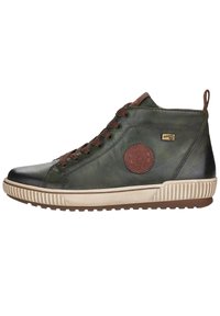 Baskets hautes en cuir vert foncé avec des accents marron, bout arrondi, semelle texturée et patch logo. Design à lacets avec languette et onglet au talon.