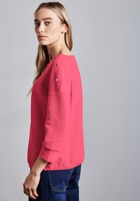 Street One STRUKTUR MIT KNÖPFEN - Langarmshirt - rosa
