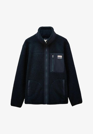 Mörkblå fleecjacka med hög krage, hel dragkedja fram, en dragkedjeförsedd bröstficka med logotyp och två sidofickor.
