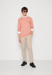 HUGO SAN CASSIUS - Pulover - light pastel red