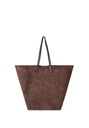 Große braune Wildleder-Shopper-Tasche mit dunkelbraunen Ledergriffen, breiter Trapezform und glatter Oberfläche.