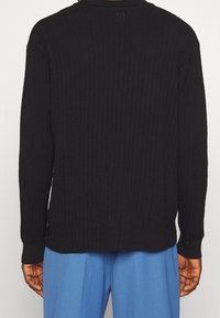 Won Hundred Maglione - black