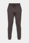 CENTRE TAPERED PANTS - Joggebukse - espresso