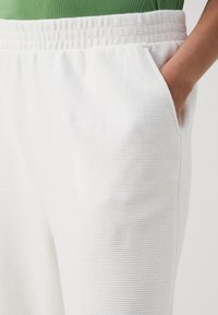 GAP SEAM WIDE LEG - Auduma bikses - new off white