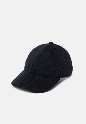 Casquette de baseball en velours côtelé noir avec une visière incurvée et des œillets de ventilation, présentée sur un fond blanc uni.