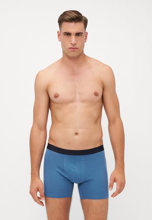 Männer Boxershorts in Blau mit einem dunklen Bund, aus weichem Stoff gefertigt. Sie bieten eine enganliegende Passform und eine glatte Textur, mit einer Vordernaht-Detail.