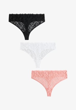 Trois strings en dentelle noirs, blancs et roses, disposés verticalement sur un fond blanc.