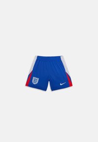 Shorts de sport bleus avec des accents rouges et blancs. Présente un logo brodé et un swoosh de Nike. Conçus en tissu respirant, adaptés à une utilisation athlétique.