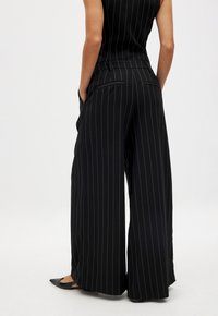 NA-KD WIDE LEG HIGH WAIST LOOSE - Broek - black white stripe
