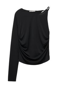 Haut noir à manches longues avec un design drapé d'un côté, fabriqué dans un matériau doux et avec une sangle unique sur l'épaule.