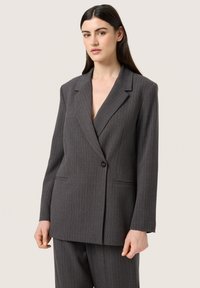 Grå rillede dobbeltradede blazer med en notch lapel, lange ærmer og forlommer, fremstillet af et glat stof.