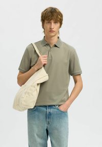 Selected Homme KURZARM - Polo majica - vetiver