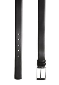 Ceinture en cuir noir avec une texture lisse, dotée de cinq trous ajustables et d'une boucle rectangulaire en métal argenté.