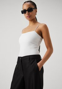 Gina Tricot SCARLETT SHORT SINGLET 2 PACK - Top - black/white
