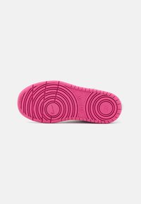 Nike Sportswear COURT BOROUGH LOW RECRAFT - Trainers - white/arctic orange/pinksicle