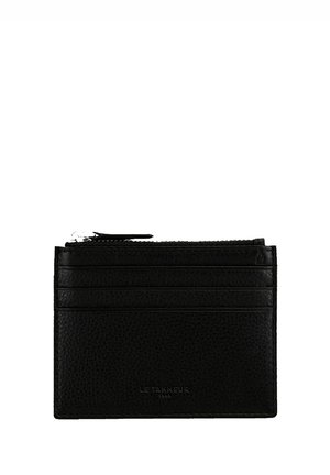 Schwarze Leder-Kartenhülle mit strukturierten Oberflächen, fünf Kartenfächern und einem Reißverschlussfach oben für sichere Aufbewahrung.