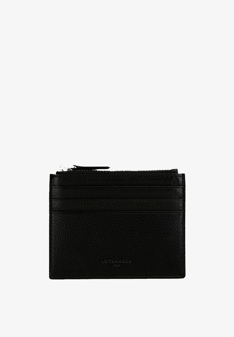 Tarjetero de cuero negro con una superficie texturizada, cinco ranuras para tarjetas y un compartimento con cremallera en la parte superior para un almacenamiento seguro.