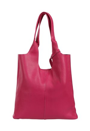 Grote felroze lederen tas met twee handvatten en een licht gestructureerd oppervlak op een witte achtergrond.