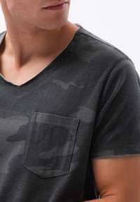 Ombre CAMO   - Triko s potiskem - grey camo