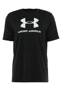 Camiseta negra de manga corta con gran logotipo blanco de Under Armour y texto centrado en el pecho.