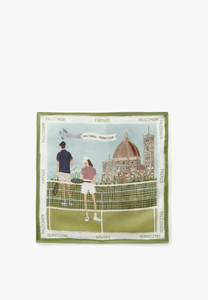 Twee tennisspelers op een baan met rackets, een vliegtuigbanner met de tekst "Falconeri - Tennis Club" en de kathedraal van Florence op de achtergrond.