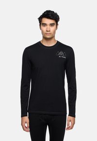Zwarte langefsleevenshirt gemaakt van een gladde stof, met een eenvoudig bergontwerp en logo van het merk op de linkerborst.