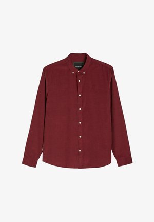 Burgundowa koszula z długim rękawem, z kołnierzykiem zapinanym na guziki, białymi guzikami oraz subtelnie haftowanym logo na piersi. Wykonana z gładkiego materiału.