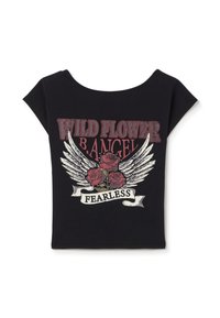Camiseta de algodón negra con mangas cortas. Presenta una impresión gráfica de rosas, alas y el texto "WILD FLOWER B.ANGEL FEARLESS" en colores distintos.