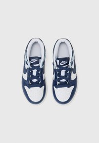 Nike Sportswear DUNK LOW UNISEX - Korkeavartiset tennarit - white/midnight navy/armory blue