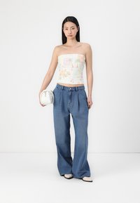 Hollister Co. BARE FOLDOVER REVERSIBILE TUBE - Topp - double cream