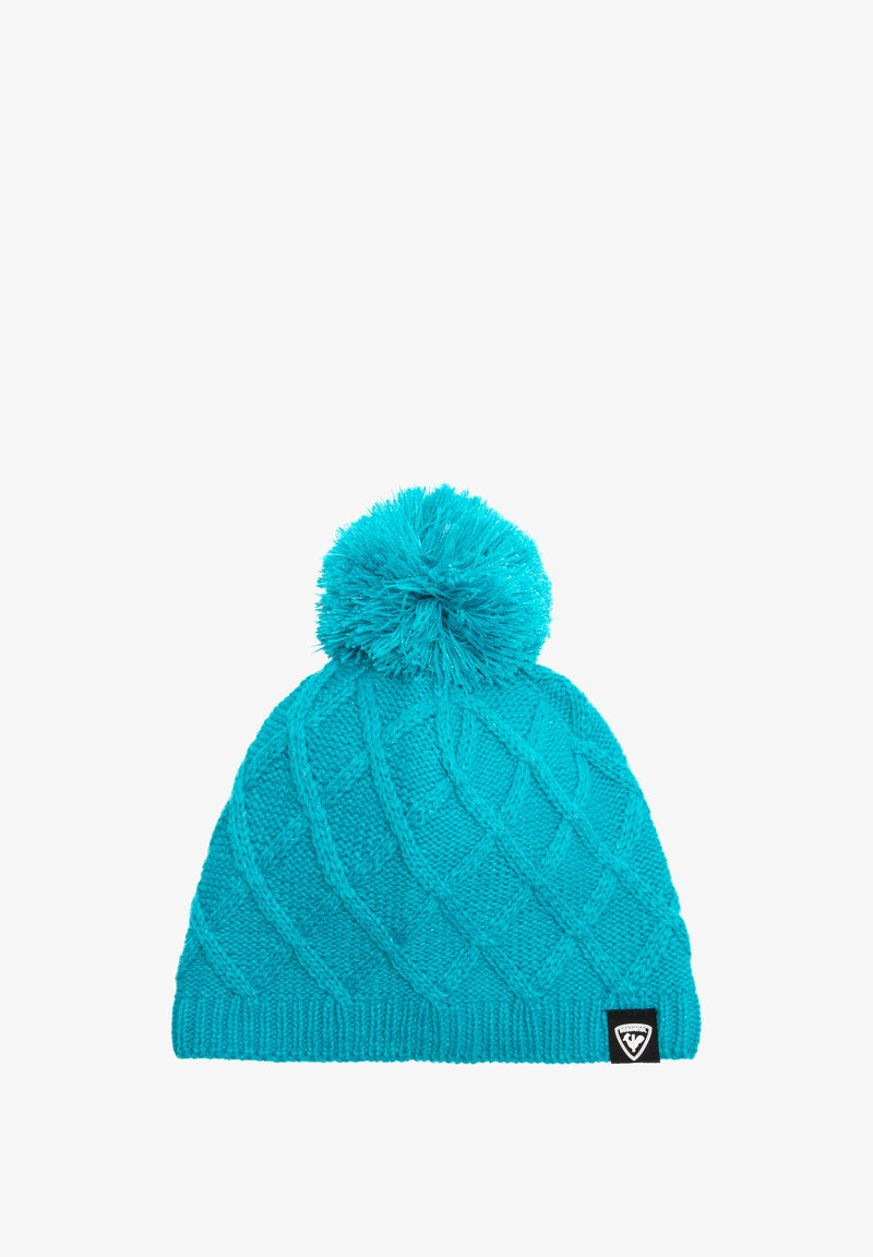 Berretto lavorato a maglia turchese con un motivo a diamante testurizzato e un soffice pom-pom in cima. Include un'etichetta nera con il marchio sul lato.