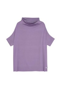 Luźna, jasnofioletowa bluzka z dekoltem w elegancki kształt i krótkimi rękawami. Wykonana z miękkiego, gładkiego materiału bez widocznych wzorów.