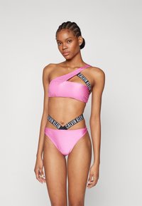 Calvin Klein Swimwear ONE SHOULDER BRALETTE - Bikini pezzo sopra - bold pink