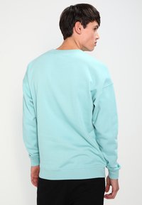 Urban Classics CREWNECK - Športni pulover - babyblue