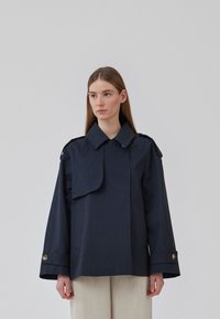 Modström CLARA JACKET - Puspaltis - midnight blue