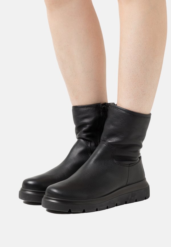 NOUVELLE - Classic ankle boots
