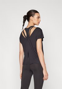Puma STUDIO FASHION TEE REGULAR - Sportska majica - black